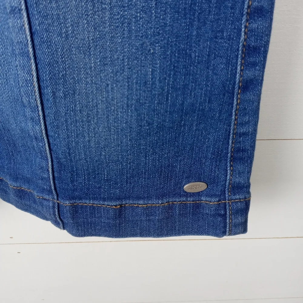 Tommy Hilfiger girls size 14 snap front straight denim jean skirt normal wash